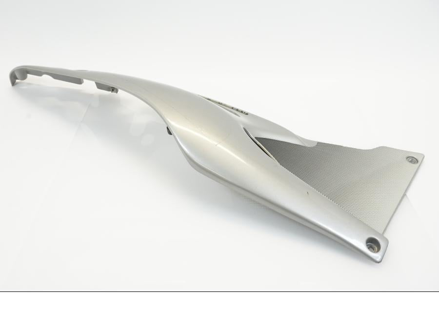 Baksidan på Bakvinge från en Aprilia Pegaso 650 -1997 motorcykel.