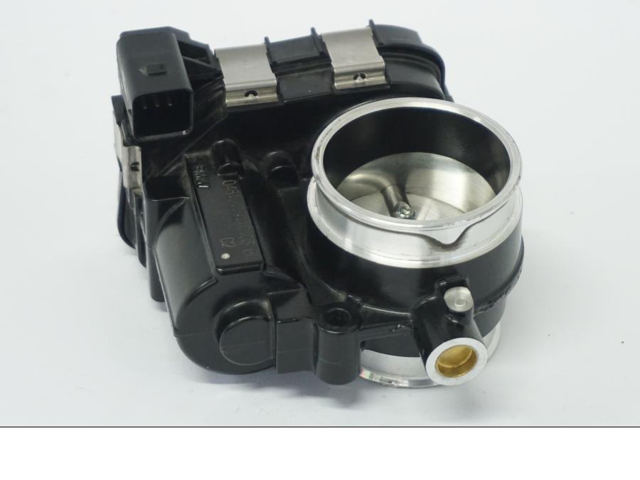 Framsidan på Spjällhus från en BMW R 1250 GS -2022 motorcykel.