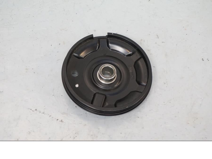 Baksidan på ABS givarfäste från en Yamaha XJ 6 -2011 motorcykel.