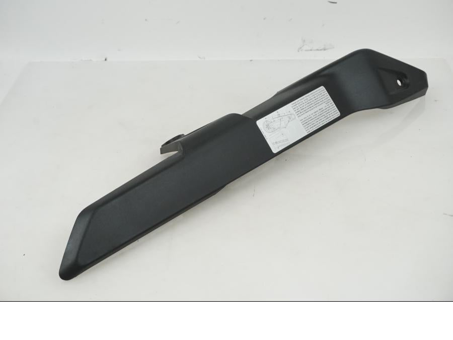 Framsidan på Kedjeskydd från en Ducati Desert X -2022 motorcykel.