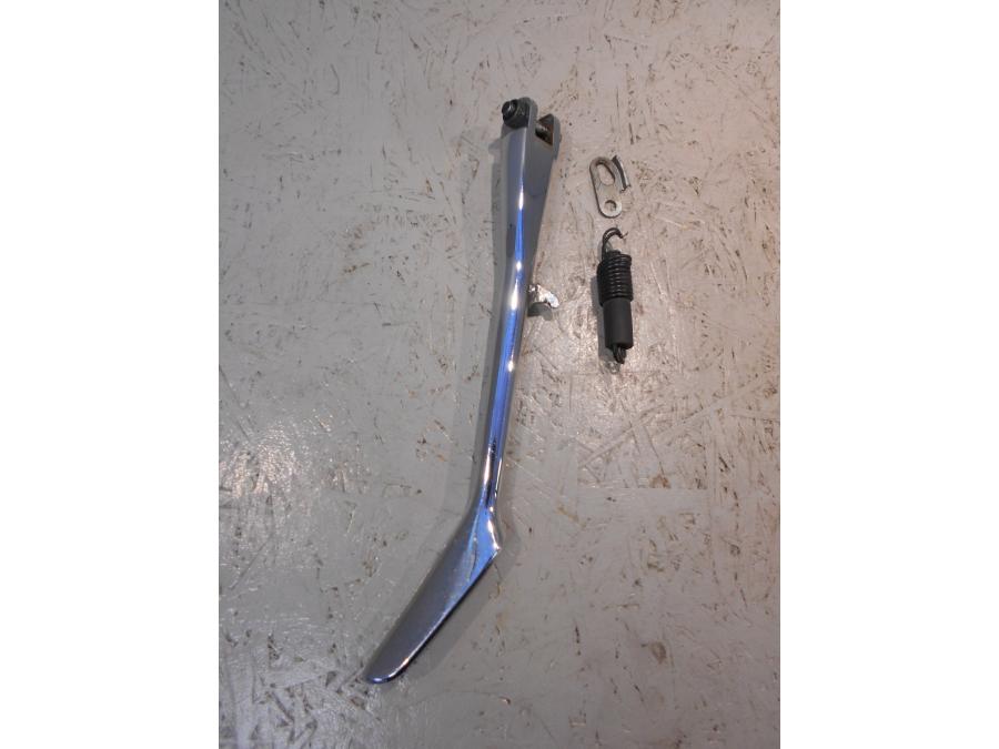 Framsidan på Sidostöd från en Yamaha XV 1600 -2000 motorcykel.