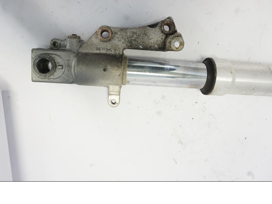 Vänster sida på Gaffelben från en Suzuki GSX-R 750 -1992 motorcykel.