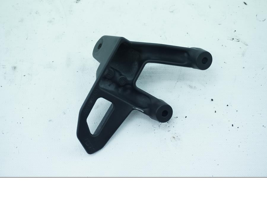 Baksidan på Fotpinnefäste från en KTM 1190 Adventure -2014 motorcykel.