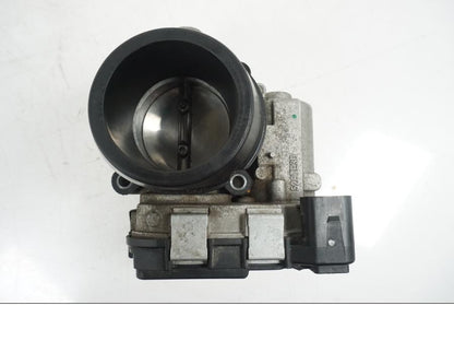 Snett uppifrån på Spjällhus från en Ducati Hyperstrada -2013 motorcykel.