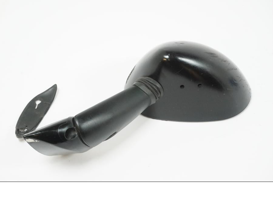 Snett uppifrån på Backspegel från en Suzuki GSX 600 F -1988 motorcykel.