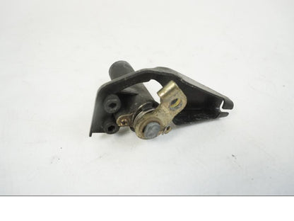 Vänster sida på Sadellåsmekanism från en Kawasaki ZZR 1100 -1994 motorcykel.