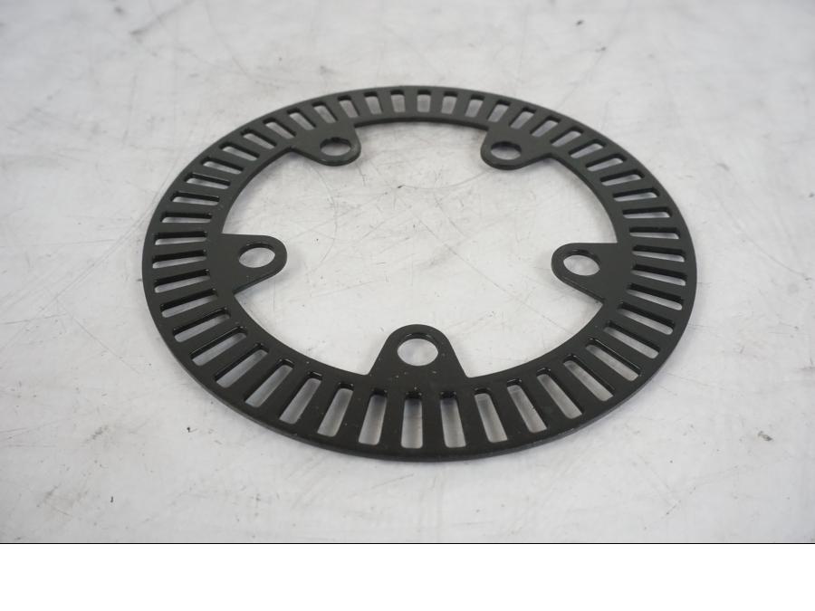 Höger sida på ABS krans från en KTM 1290 Super Duke -2019 motorcykel.