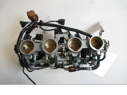 Höger sida på Spjällhus från en Kawasaki ZZ-R 1400 -2010 motorcykel.