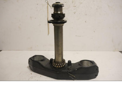 Framsidan på Gaffelkrona från en Kawasaki Z 1000 -2003 motorcykel.