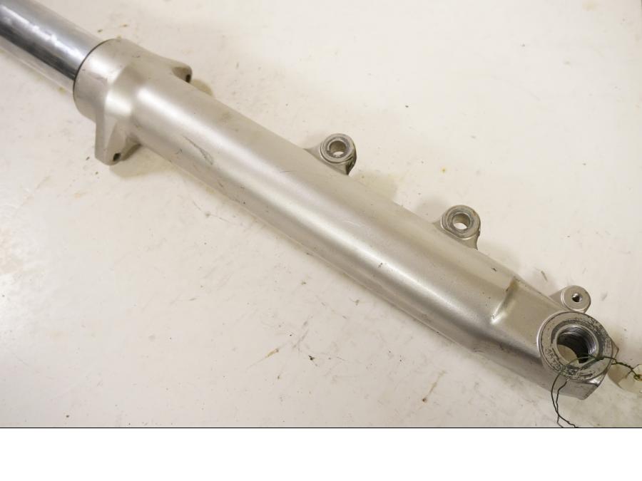 Baksidan på Gaffelben från en Suzuki RF 900 R -1998 motorcykel.