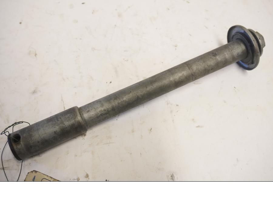 Framsidan på Axel från en BMW R 1100 GS -1997 motorcykel.