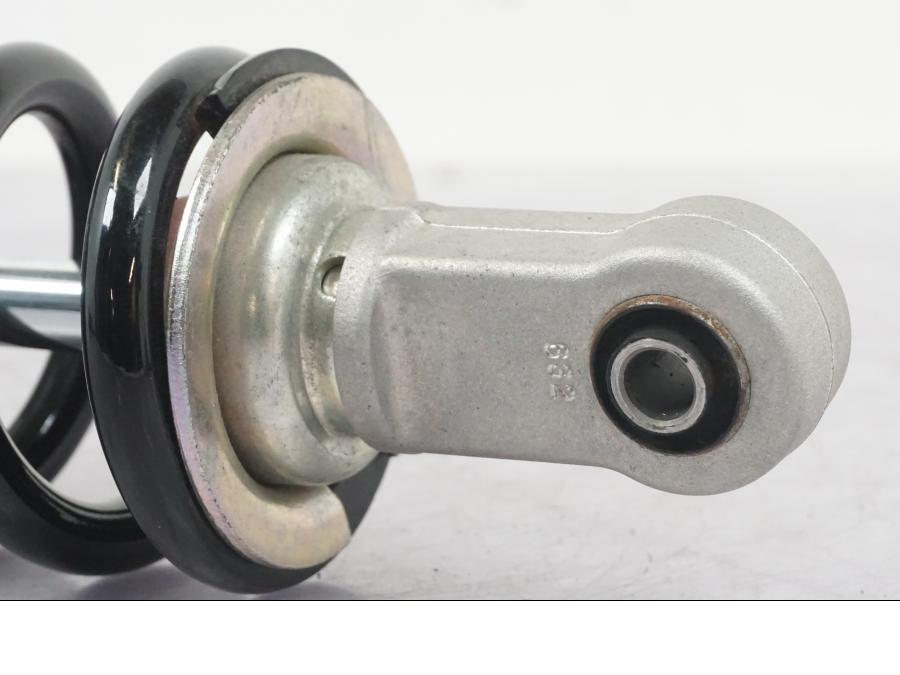 Baksidan på Stötdämpare från en Yamaha MT-09 -2016 motorcykel.