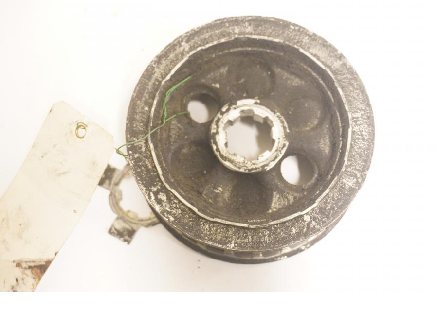 Framsidan på Remdrev från en Kawasaki Z 400 -1983 motorcykel.