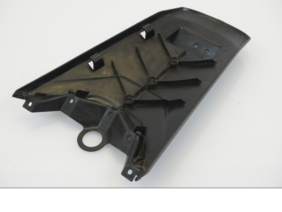 Vänster sida på Bakskärm från en Yamaha NS50F Aerox 4 -2017 moped.