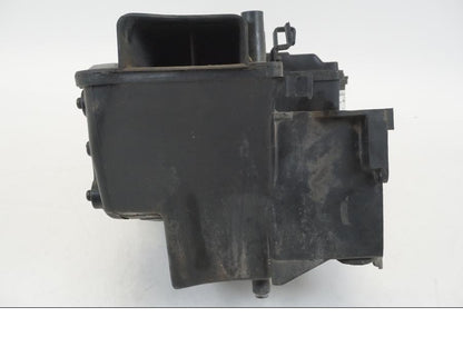 Snett nerifrån på Luftburk från en Honda CB 750 -2002 motorcykel.