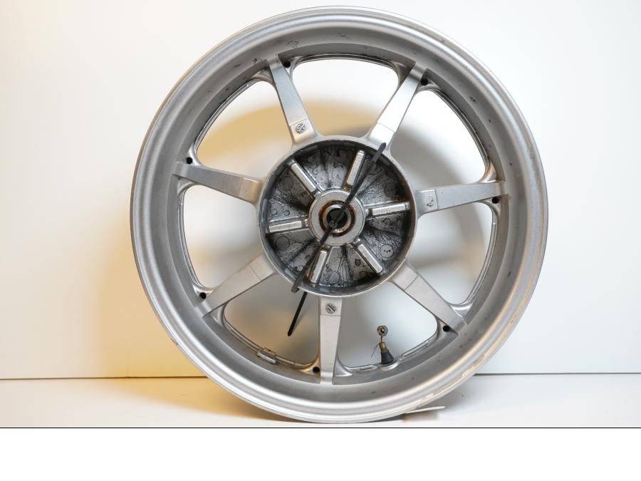 Extrabild1 på Fälg från en Yamaha XVS 1300 -2008 motorcykel.