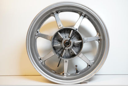 Extrabild1 på Fälg från en Yamaha XVS 1300 -2008 motorcykel.