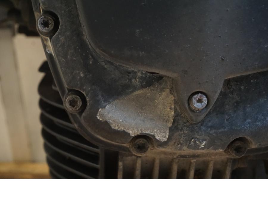 Baksidan på Motor från en BMW R 1200 GSA -2012 motorcykel.