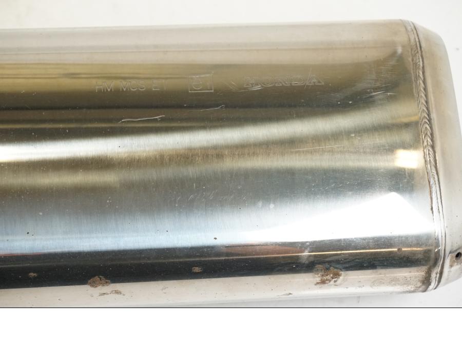 Vänster sida på Ljuddämpare från en Honda ST 1300 -2002 motorcykel.