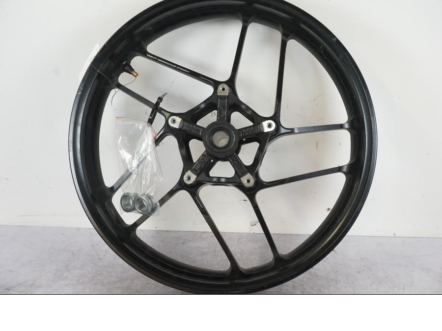 Extrabild2 på Fälg från en Yamaha MT-09 -2024 motorcykel.