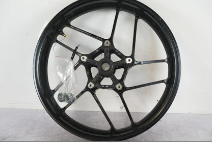 Extrabild2 på Fälg från en Yamaha MT-09 -2024 motorcykel.