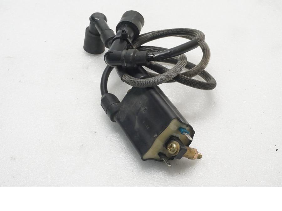 Baksidan på Tändspole från en Kawasaki VN 1500 Mean Streak -2003 motorcykel.