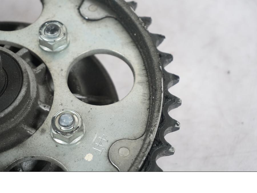 Baksidan på Drevfäste från en Honda VT 600 C -1998 motorcykel.