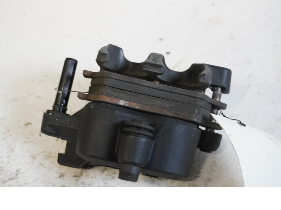 Höger sida på Bromsok från en BMW R 1200 R -2007 motorcykel.