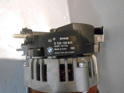 Höger sida på Generator från en BMW K 1600 -2011 motorcykel.