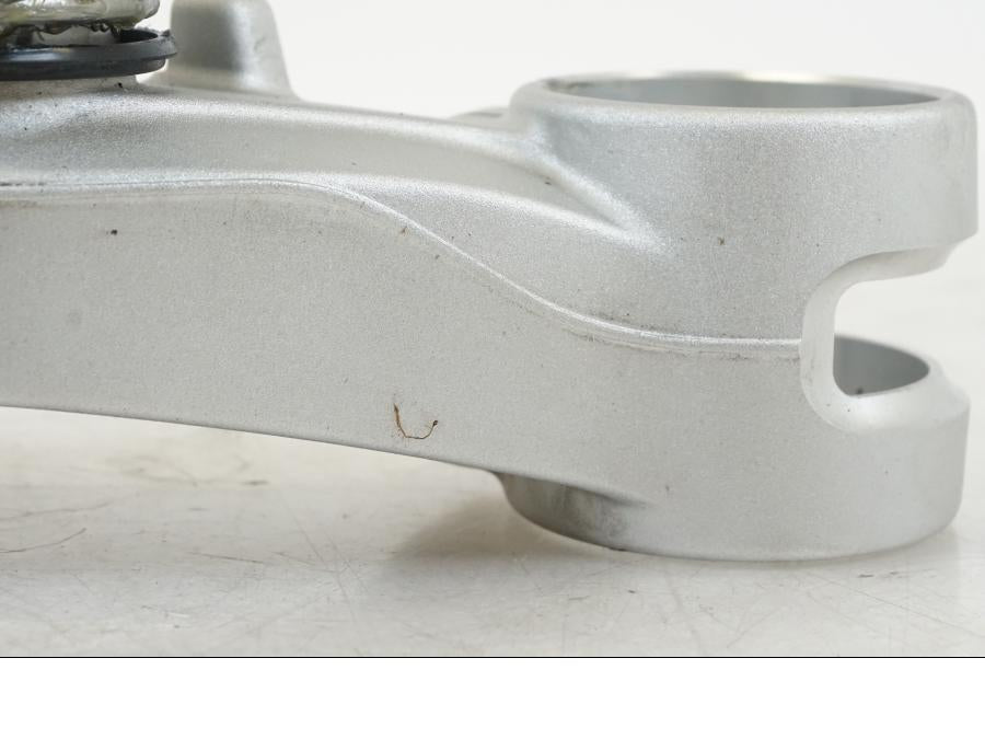 Vänster sida på Gaffelkrona från en Triumph Speed Triple -2021 motorcykel.