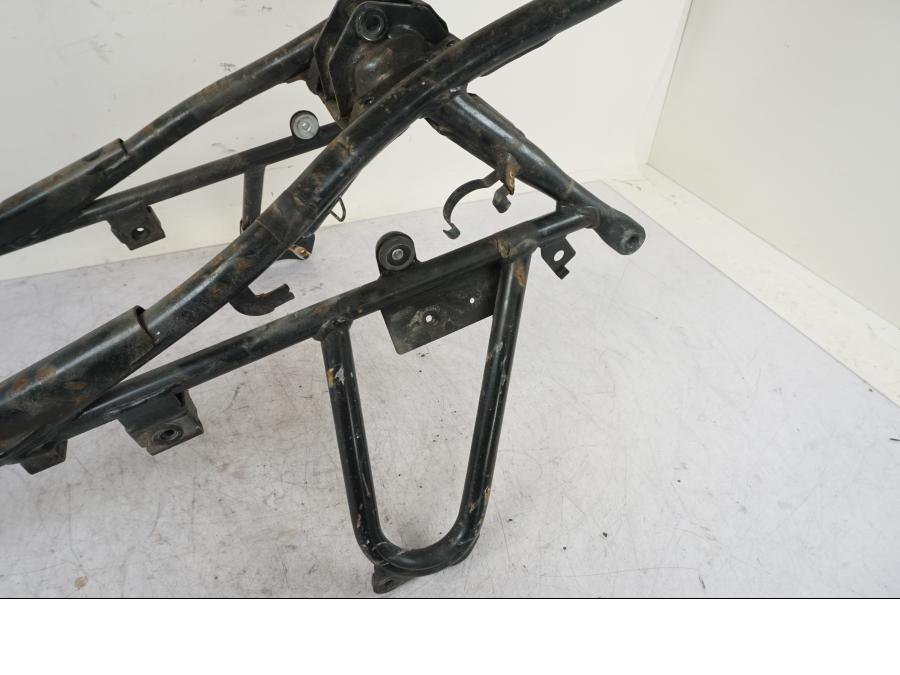 Baksidan på Bakram från en BMW R 850 R -2004 motorcykel.