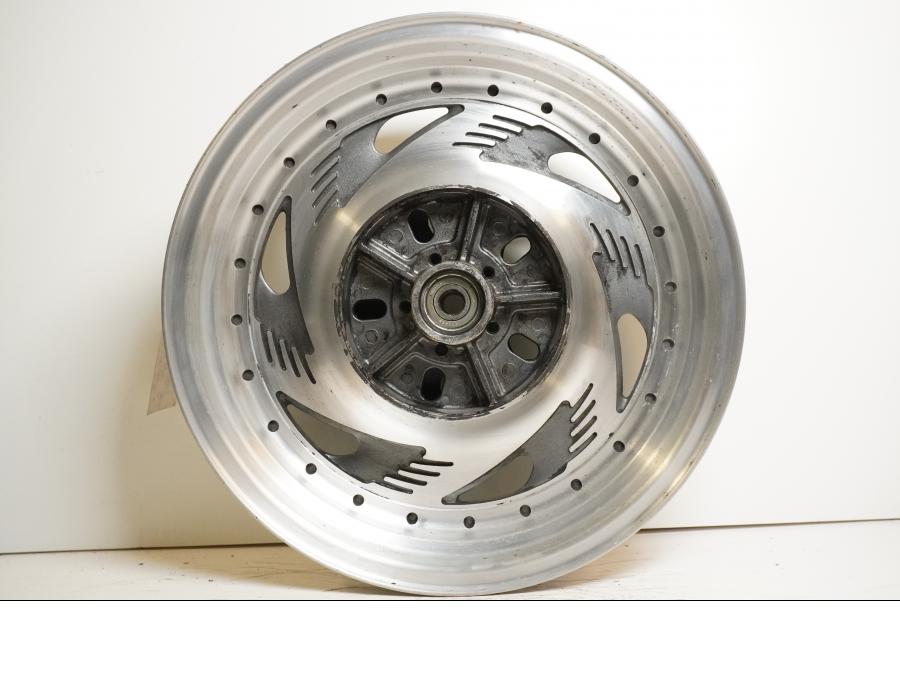 Extrabild1 på Fälg från en Suzuki VZ 800 -1997 motorcykel.