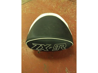 Framsidan på Sadel från en Kawasaki ZX-9R -1998 motorcykel.