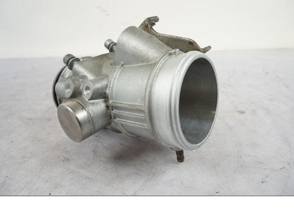 Vänster sida på Spjällhus från en BMW R 850 R -2004 motorcykel.