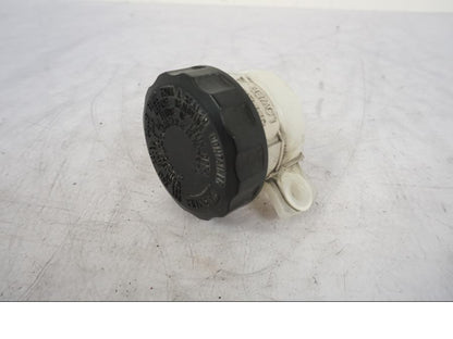 Framsidan på Bromsvätskebehållare från en Kawasaki VN 1500 -2003 motorcykel.