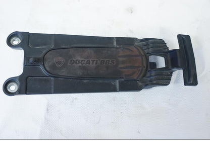 Snett nerifrån på Control Unit från en Ducati 899 Panigale -2015 motorcykel.