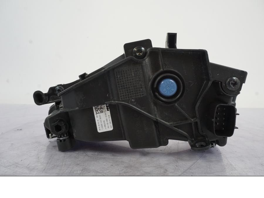 Extrabild2 på Strålkastare från en KTM 1290 Super Duke -2019 motorcykel.