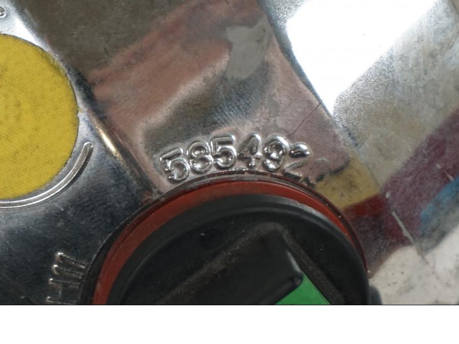 Snett nerifrån på Strålkastare från en H-D Touring Road King FLHRC -2007 motorcykel.