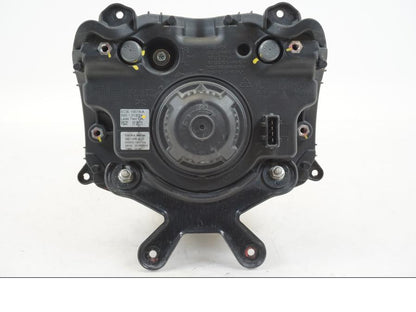 Snett nerifrån på Strålkastare från en Ducati Streetfighter S -2011 motorcykel.