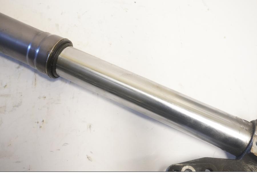 Höger sida på Gaffelben från en KTM 640 SM -2004 motorcykel.