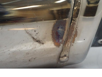 Snett nerifrån på Ljuddämpare från en BMW F 650 CS -2002 motorcykel.