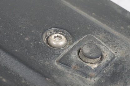 Vänster sida på Skylthållare från en Triumph Tiger Explorer -2013 motorcykel.