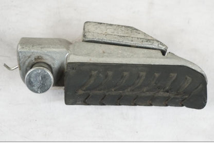 Snett nerifrån på Fotpinne från en Kawasaki Z 900 -2019 motorcykel.