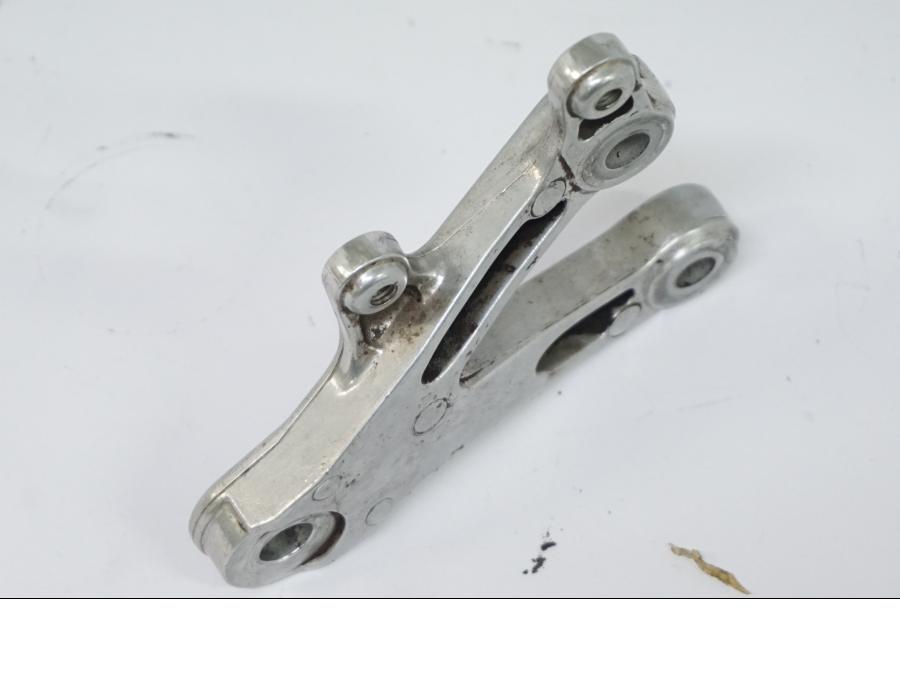 Vänster sida på Fotpinnefäste från en Honda CBR 900 RR -2002 motorcykel.