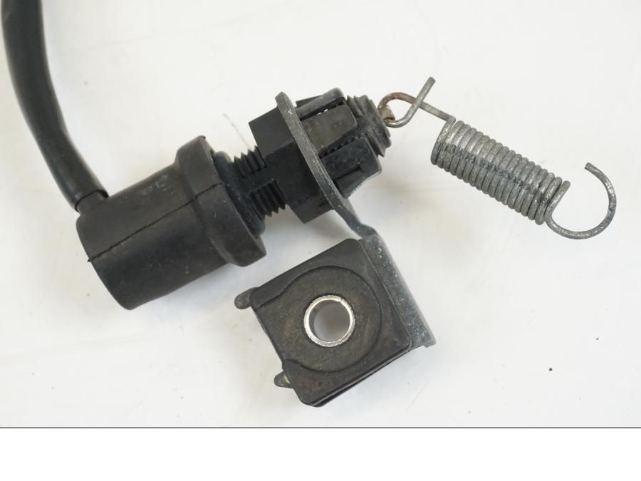 Vänster sida på Bromsljuskontakt från en Yamaha YZF 1000 R1 -2009 motorcykel.