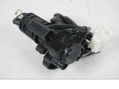 Extrabild1 på <p>Låssats från Kawasaki Z 800 ABS 2014.</p>

<p>1st nyckel, tändningslås, immobilizer, immobilizer amplifier, tanklock, sadellås och CDI/ECU.</p> motorcykel.