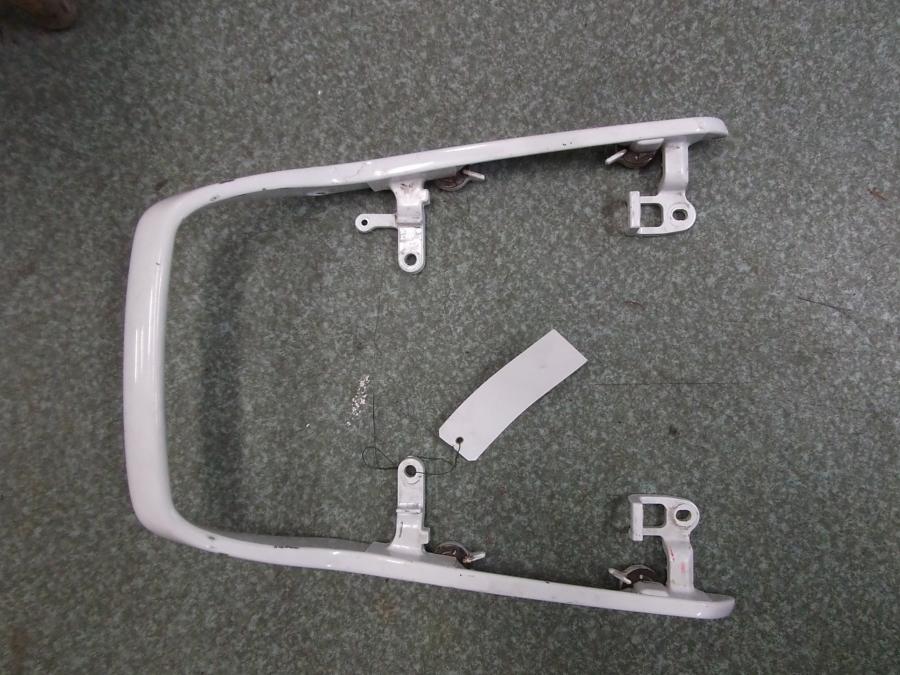 Framsidan på Passagerarhandtag från en Honda CBR 1000 F -1989 motorcykel.