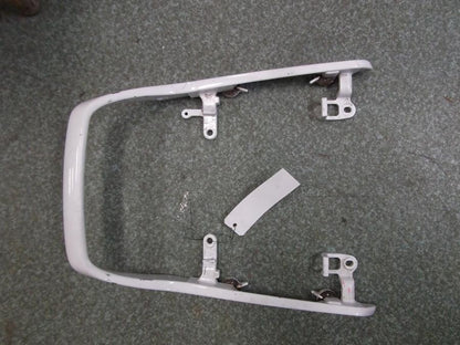 Framsidan på Passagerarhandtag från en Honda CBR 1000 F -1989 motorcykel.