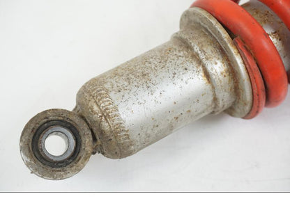 Baksidan på Stötdämpare från en Honda CBR 125 R -2006 motorcykel.