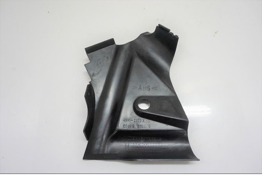 Baksidan på Ramplast från en Yamaha XVZ 1300 -1997 motorcykel.